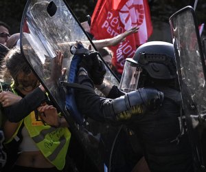 Протесты учащихся и хаос во Франции: Макрон созывает экстренное совещание