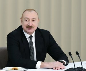 İlham Əliyev Türkmənbaşıda tədbirdə iştirak edir