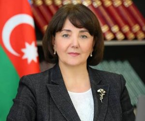 Adı mətbuatda hallanan lisey direktoru istefa verib