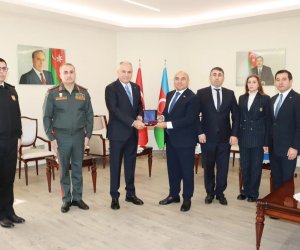 Экс-глава Генштаба ВС Турции награжден медалью Азербайджана