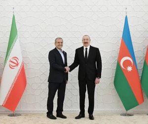 İlham Əliyev və Pezeşkianla görüşüb