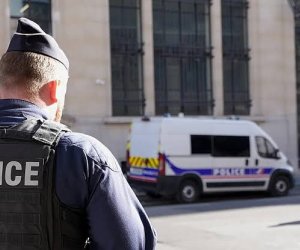 Во Франции задержали трех подростков по подозрению в торговле украденными данными
