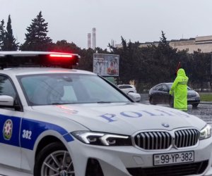 Yol polisi sürücüləri yağışlı və dumanlı hava şəraitində ehtiyatlı olmağa çağırıb