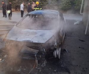 В Гарадагском районе сожгли автомобиль директора школы
