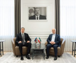 Vilayət Eyvazov iranlı həmkarı ilə görüşüb