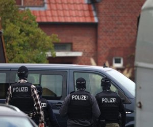 Поджог станции Starlink в Польше: в Германии задержали граждан Турции