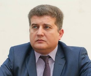 Erkin Qədirli dövlət qulluqçularının elmi araşdırmalar üçün icazə alması tələbini müdafiə edib
