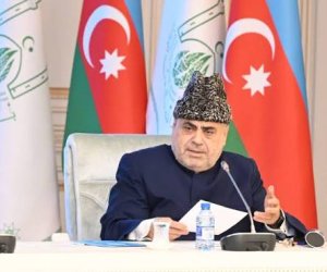 Paşazadə: Hicab məsələsi ilə xalqı etiraza qaldırmaq qəbuledilməzdir
