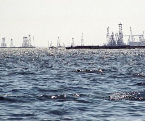 Контейнеровоз подорвался на морской мине и затонул в Ормузском проливе