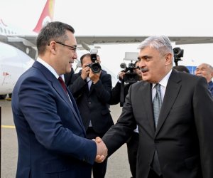 Qırğızıstan Prezidenti Azərbaycana səfərə gəlib