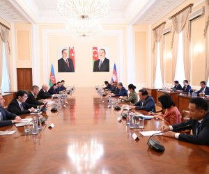 Əli Əsədov Kambocalı həmkarı ilə əməkdaşlıq məsələlərini müzakirə edib