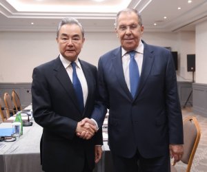 Место встречи Ван И и Лаврова &mdash; Баку