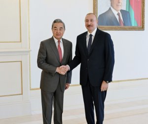 İlham Əliyev Çinin xarici işlər nazirini qəbul edib