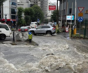 İstanbulda leysan yolları su altında qoyub, əyani tədris dayandırılıb