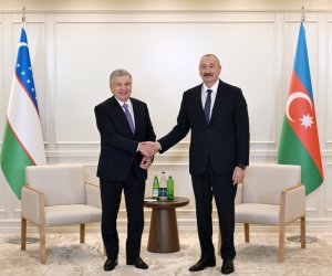 İlham Əliyev Özbəkistan Prezidenti ilə görüşüb