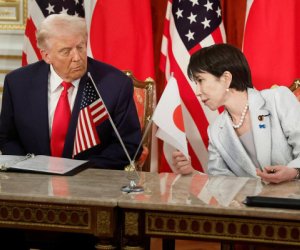 Трамп объявил о многомиллиардных сделках с Тайванем и Японией