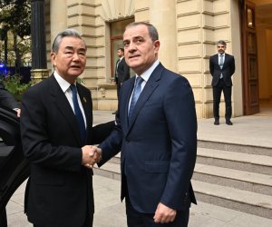 
Ceyhun Bayramov Çinin xarici işlər naziri ilə görüşüb