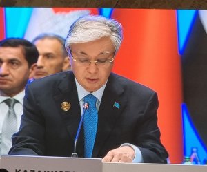 Azərbaycan və Qazaxıstan Xəzərin dibi ilə fiber-optik xətti işə salır - Tokayev