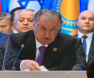 Рахмон заявил о возможности создания регионального центра ИИ в Душанбе