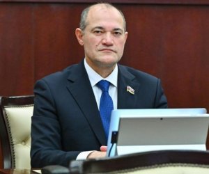 Razi Nurullayev iş gününün məhsuldarlıq hesabına qısaldılmasını təklif edib