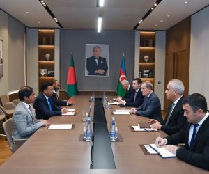 Ceyhun Bayramov Banqladeşin xarici işlər üzrə dövlət naziri ilə görüşüb