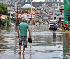 İstanbulda sel nəticəsində ölənlərin sayı 5-ə çatıb