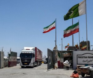 Иран и Пакистан закрыли сухопутную границу