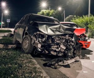 Naftalanda iki avtomobil toqquşub, xəsarət alanlar var