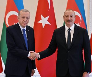 Ərdoğan Azərbaycanı Müstəqilliyin Bərpası Günü münasibətilə təbrik edib