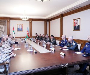 Azərbaycan və BƏƏ arasında hərbi əməkdaşlıq müzakirə olunub