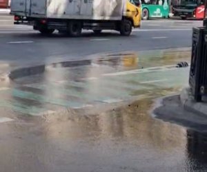Süleyman Rəhimov küçəsində yolu su basıb - Video/Açıqlama
