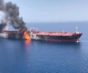 КСИР: В Ормузском проливе загорелся нефтяной танкер