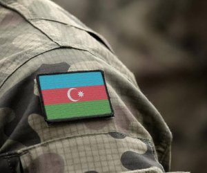 Spikerin müavini : hərbçilər fəlsəfə və ədəbiyyatı da bilməlidirlər
