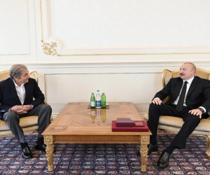 İlham Əliyev Fərhad Xəlilova &ldquo;İstiqlal&rdquo; ordenini təqdim edib