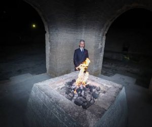 Hindistanın xarici işlər naziri Atəşgah məbədini ziyarət edib
