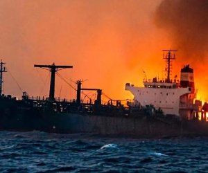 В Ормузском проливе подвергся нападению крупный нефтяной танкер