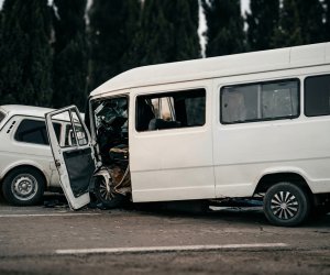 Ağcabədidə &ldquo;Niva&rdquo; mikroavtobusla toqquşub, xəsarət alanlar var