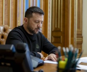 Зеленский продлил военное положение и мобилизацию в Украине - обновлено