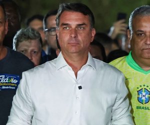 Bolsonaru məhkəmə qadağasına baxmayaraq Braziliyanı tərk edib