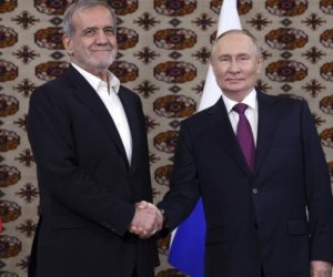 Putin Pezeşkianla Yaxın Şərqdəki vəziyyəti müzakirə edib