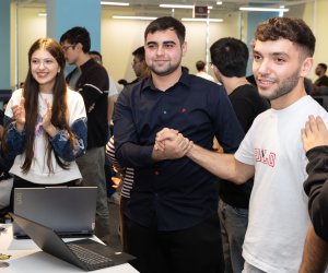 Süni intellektlə idarə olunan 32 komanda virtual futbol meydanında mübarizə aparıb