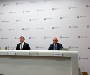 Mərkəzi Bank rəqabəti artırmaq üçün bankların birləşməsini təşviq etməyə hazırdır