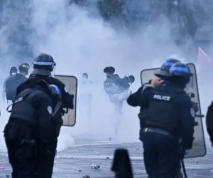 Parisdə komendant saatı iki gecəlik yenidən tətbiq olunacaq