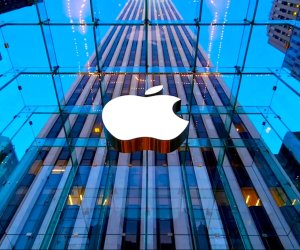 Apple yenidən dünyanın ən bahalı şirkəti olub