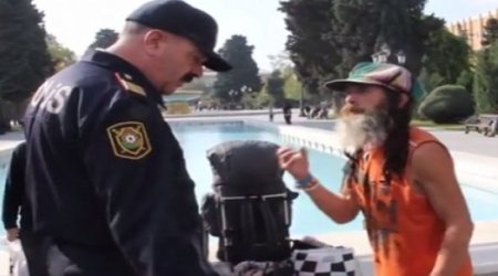 Инцидент между иностранцем и полицейским в Баку - ВИДЕО