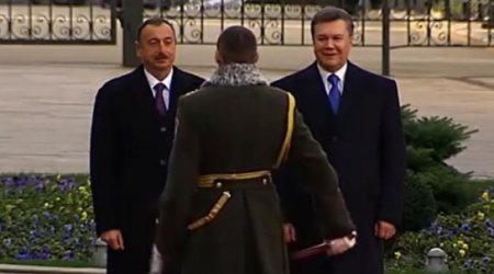 Qvardiyaçının İlham Əliyevin qarşısındakı qeyri-adi hərəkəti – Video