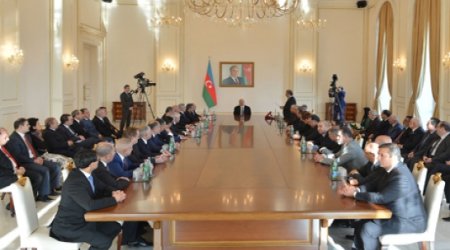 İlham Əliyev jurnalistlərlə görüşdə mühüm mesajlar verdi - VİDEO