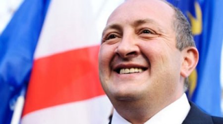 Gürcüstan prezidentinin maaşı artırıldı