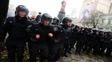 В Киеве  снесли памятник ЛенинуВИДЕО