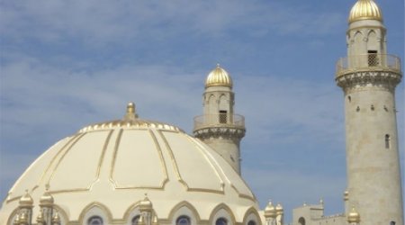 Şeyxin təklifinə müsbət cavab gəldi: Bakıda küçənin adı dəyişdirildi